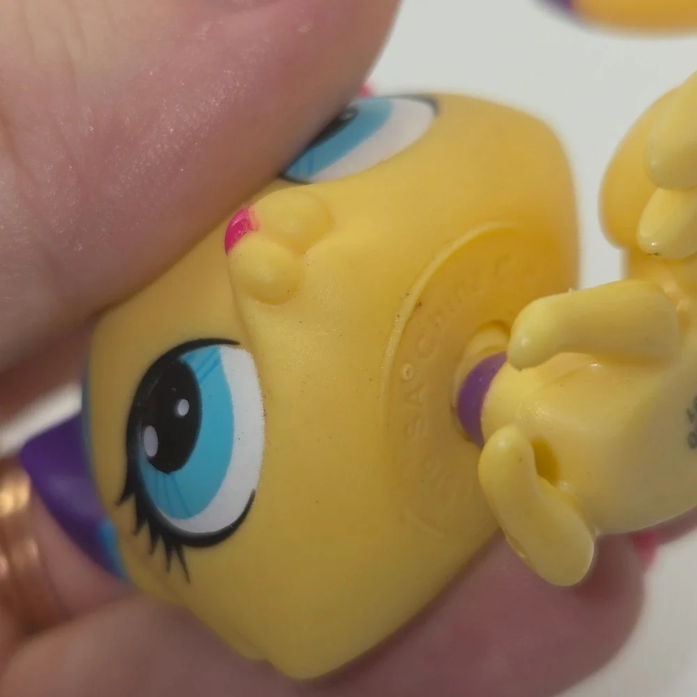 Littlest Pet Shop LPS #3332 Yellow Purple Cat Blue Eyes Hasbro Figure